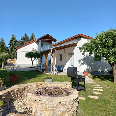 Orsolya Vendeghaz Διαμέρισμα