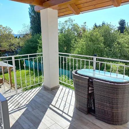 アパート Orsolya Vendeghaz *