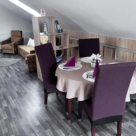 Orsolya Vendeghaz * Balatonudvari