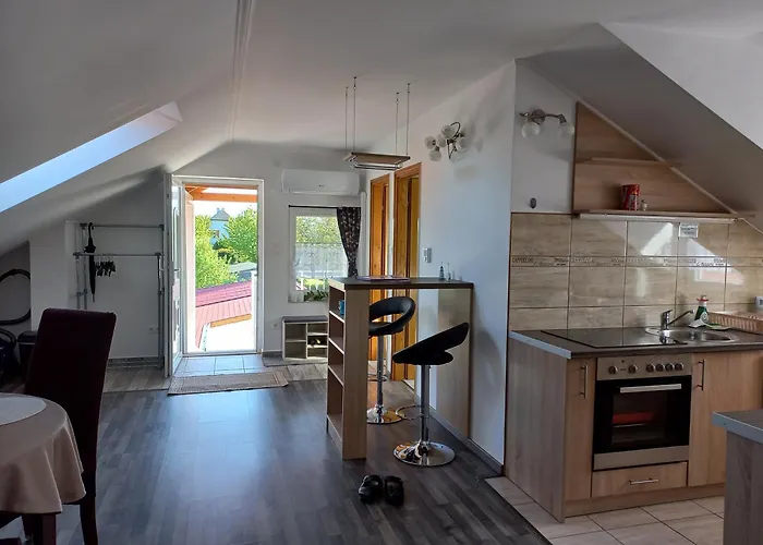 アパート Orsolya Vendeghaz *